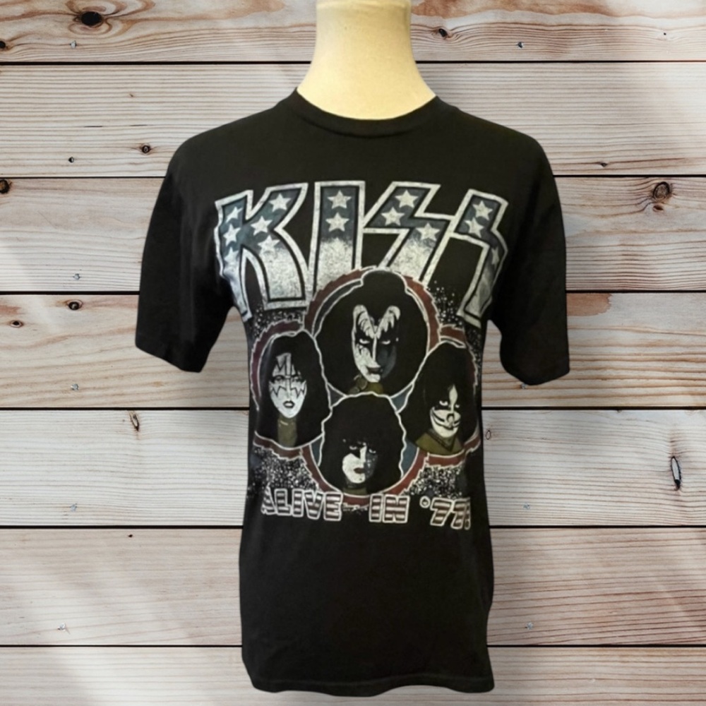 Kiss Alive in ‘77 2018 Official Kiss Catalog Black T-shirt Small EUC